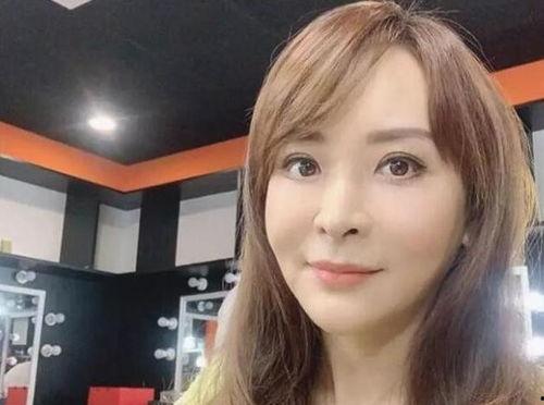 娱乐明星吃瓜日常小说,明星们的甜蜜瓜田生活