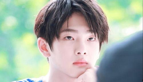 娱乐吃瓜尹正是谁,他是如何成为娱乐圈焦点人物的？